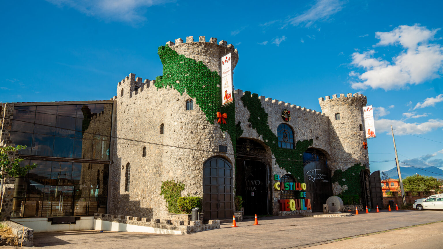 HISTORIA DE UN TEQUILA DE 14 A OS El Castillo De Tequila   El Castillo De Tequila Fabrica Envasadora 1536x864 