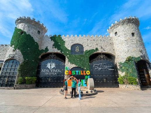 Fachada principal de El Castillo de Tequila